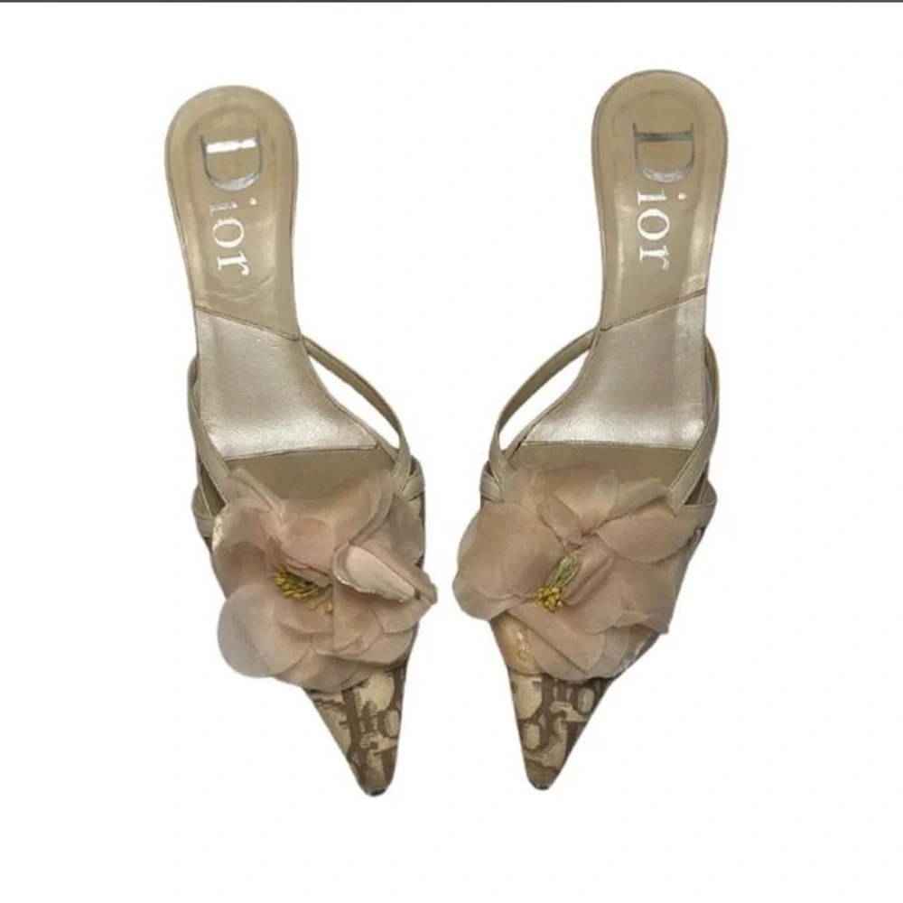 Dior Beige Floral Heels - Picture 3 of 4